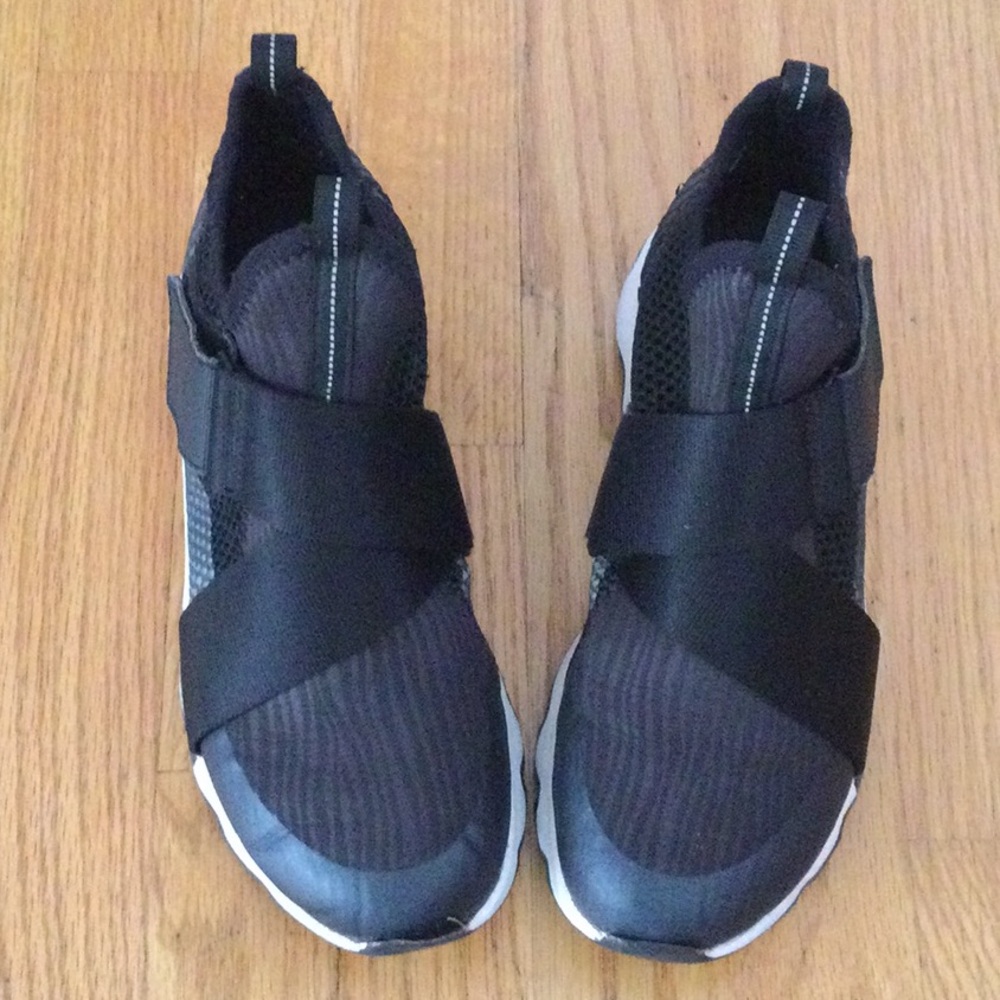 Sorel Black Slip-On Athletic Shoes with Elastic Straps